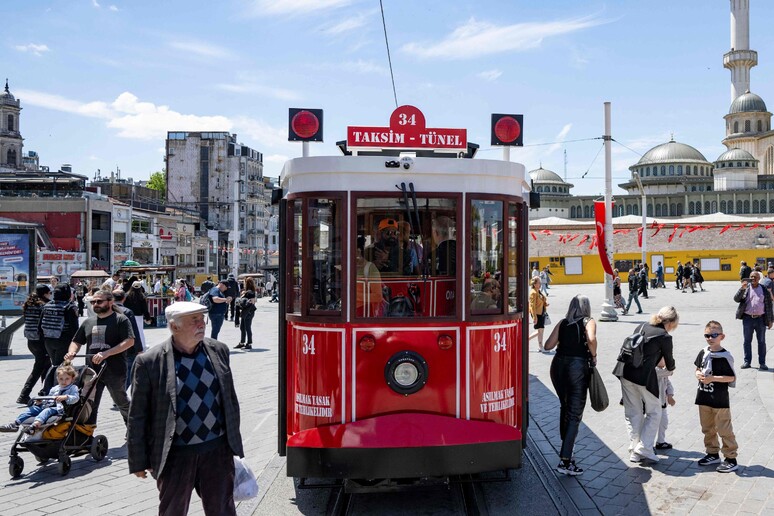 Turchia, a Istanbul debutta il tram dal sapore vintage